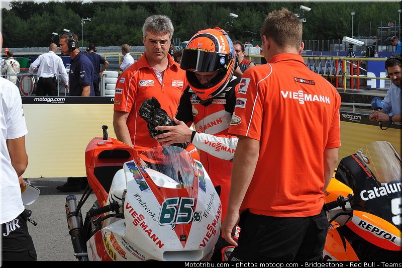 moto2_bradl_010_republique_tcheque_brno_2011