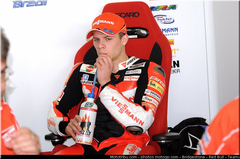 moto2_bradl_012_republique_tcheque_brno_2011