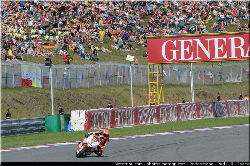 moto2_bradl_014_republique_tcheque_brno_2011