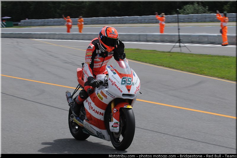 moto2_bradl_015_republique_tcheque_brno_2011