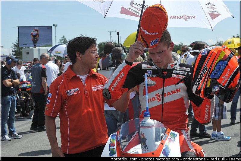 moto2_bradl_016_republique_tcheque_brno_2011