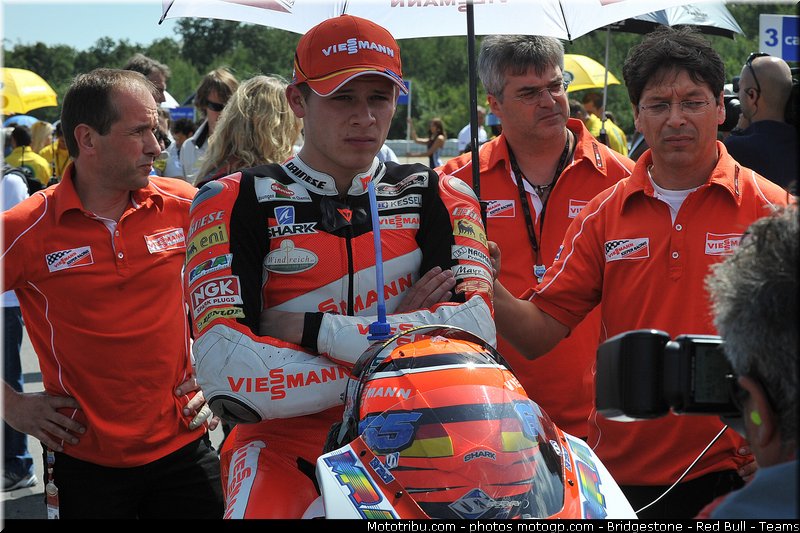 moto2_bradl_017_republique_tcheque_brno_2011