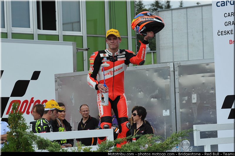 moto2_bradl_019_republique_tcheque_brno_2011
