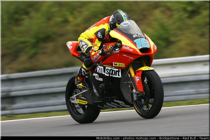 moto2_simeon_005_republique_tcheque_brno_2011
