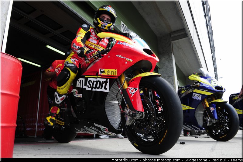 moto2_simeon_008_republique_tcheque_brno_2011