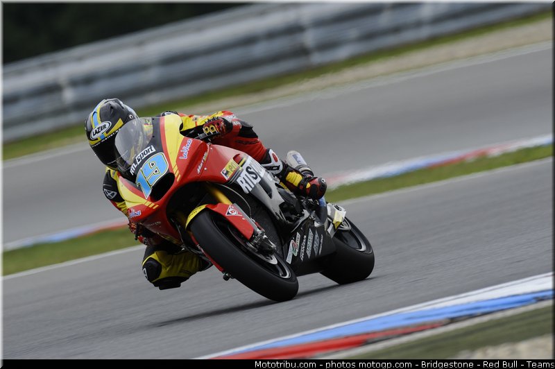 moto2_simeon_014_republique_tcheque_brno_2011