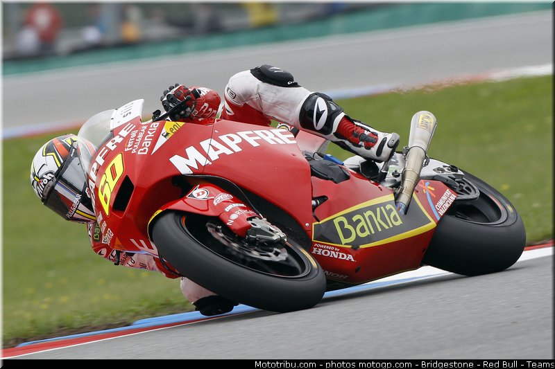 moto2_simon_001_republique_tcheque_brno_2011