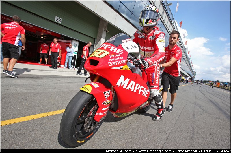 moto2_simon_007_republique_tcheque_brno_2011