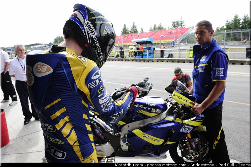 moto2_smith_001_republique_tcheque_brno_2011