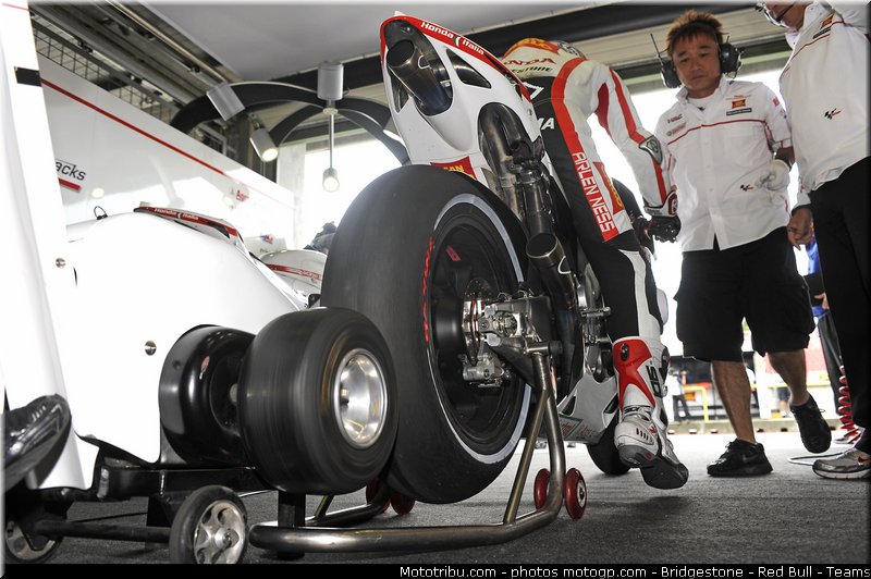 motogp_aoyama_007_republique_tcheque_brno_2011