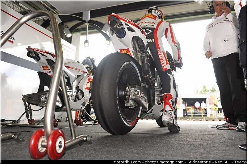 motogp_aoyama_008_republique_tcheque_brno_2011