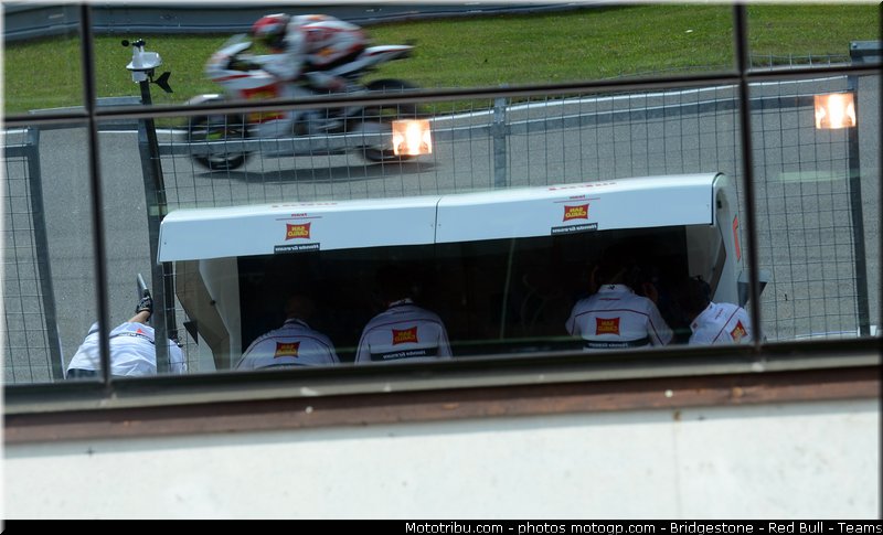 motogp_simoncelli_017_republique_tcheque_brno_2011