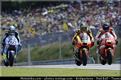 moto2_015_republique_tcheque_brno_2011.jpg