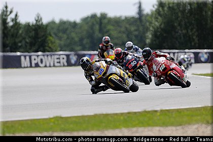 moto2_028_republique_tcheque_brno_2011.jpg