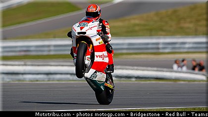 moto2_bradl_001_republique_tcheque_brno_2011.jpg