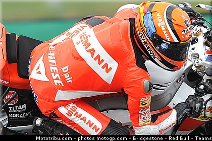 moto2_bradl_003_republique_tcheque_brno_2011.jpg