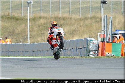 moto2_bradl_009_republique_tcheque_brno_2011.jpg