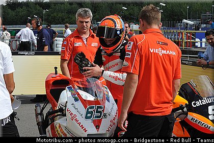 moto2_bradl_010_republique_tcheque_brno_2011.jpg