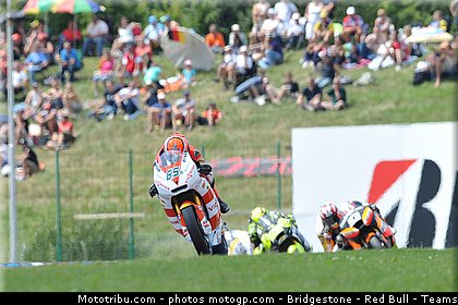 moto2_bradl_011_republique_tcheque_brno_2011.jpg
