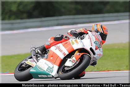 moto2_bradl_013_republique_tcheque_brno_2011.jpg