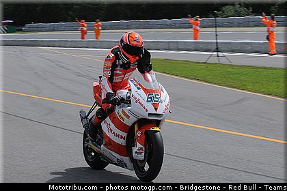 moto2_bradl_015_republique_tcheque_brno_2011.jpg