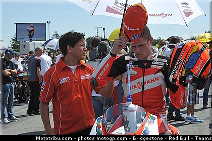 moto2_bradl_016_republique_tcheque_brno_2011.jpg