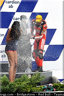 moto2_bradl_020_republique_tcheque_brno_2011.jpg