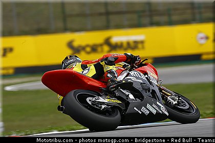 moto2_simeon_002_republique_tcheque_brno_2011.jpg