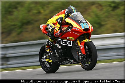 moto2_simeon_005_republique_tcheque_brno_2011.jpg