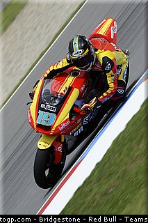moto2_simeon_013_republique_tcheque_brno_2011.jpg
