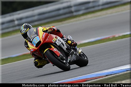 moto2_simeon_014_republique_tcheque_brno_2011.jpg