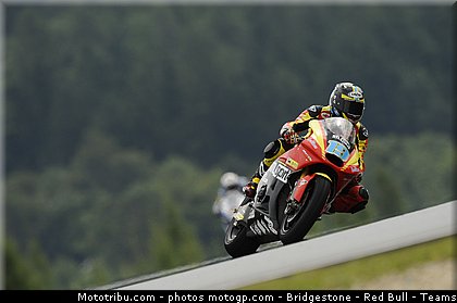 moto2_simeon_015_republique_tcheque_brno_2011.jpg