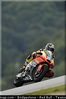 moto2_simeon_016_republique_tcheque_brno_2011.jpg
