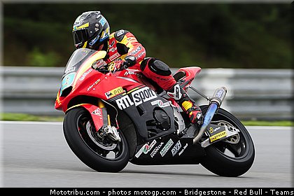 moto2_simeon_018_republique_tcheque_brno_2011.jpg
