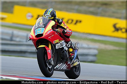 moto2_simeon_019_republique_tcheque_brno_2011.jpg