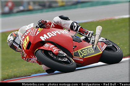 moto2_simon_001_republique_tcheque_brno_2011.jpg