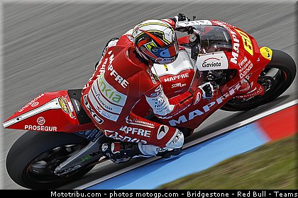 moto2_simon_004_republique_tcheque_brno_2011.jpg