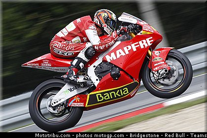 moto2_simon_006_republique_tcheque_brno_2011.jpg