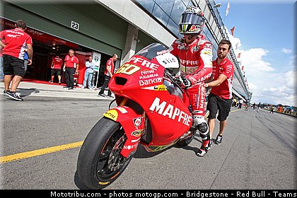 moto2_simon_007_republique_tcheque_brno_2011.jpg
