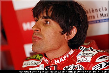 moto2_simon_008_republique_tcheque_brno_2011.jpg