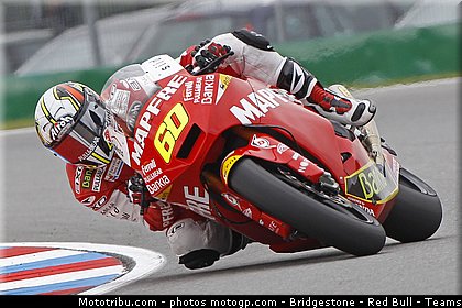 moto2_simon_009_republique_tcheque_brno_2011.jpg