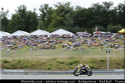 moto2_smith_015_republique_tcheque_brno_2011.jpg
