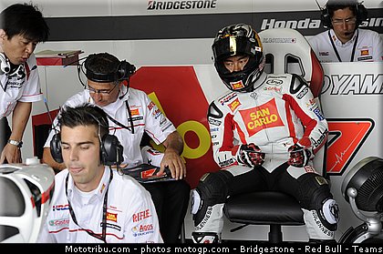 motogp_aoyama_001_republique_tcheque_brno_2011.jpg