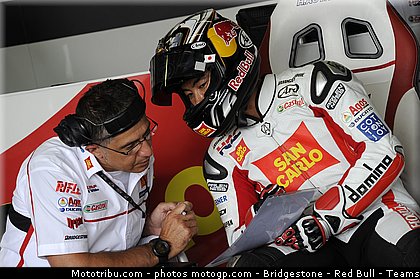 motogp_aoyama_003_republique_tcheque_brno_2011.jpg