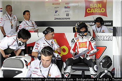 motogp_aoyama_004_republique_tcheque_brno_2011.jpg