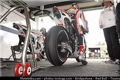 motogp_aoyama_008_republique_tcheque_brno_2011.jpg