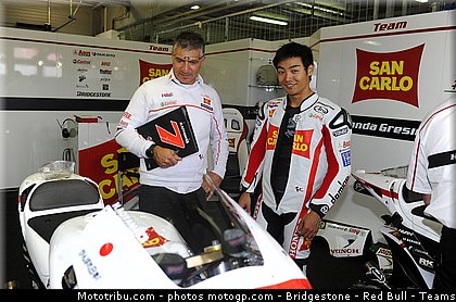 motogp_aoyama_009_republique_tcheque_brno_2011.jpg