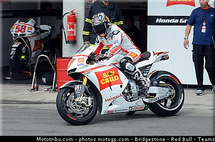 motogp_aoyama_014_republique_tcheque_brno_2011.jpg