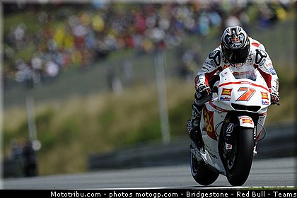 motogp_aoyama_015_republique_tcheque_brno_2011.jpg