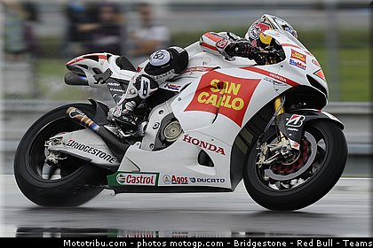 motogp_aoyama_016_republique_tcheque_brno_2011.jpg